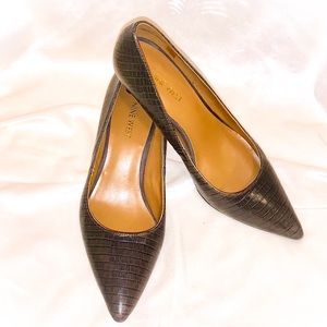 NINE WEST Gray Faux Alligator Kitten Heel Pumps
